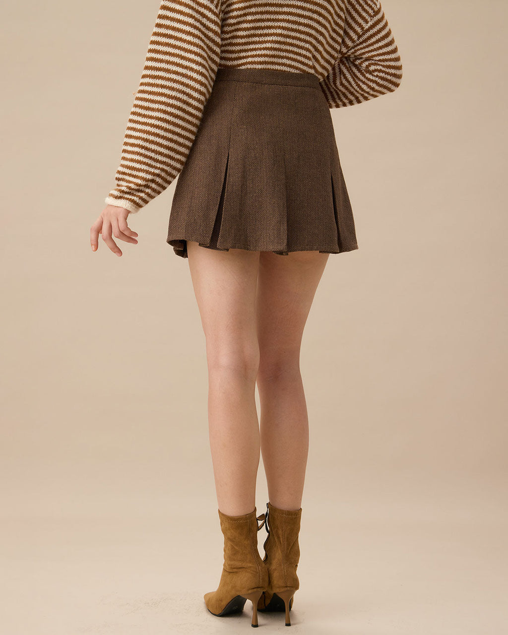 Brown Striped Pleated Mini Skirt" can be rewritten as "Striped Mini Skirt with Pleats in Brown.