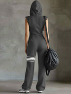 Danielle - Retro Sport-Jumpsuit mit Kapuze und Streifen