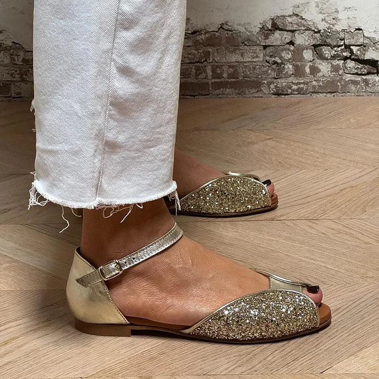 FLACHE SANDALEN MIT KNÖCHELRIEMEN