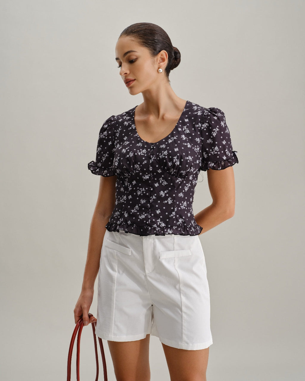Floral Print Scoop Neck Blouse in Black