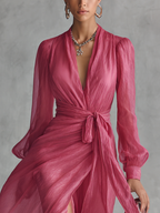 Rosa Chiffonkleid mit V-Ausschnitt
