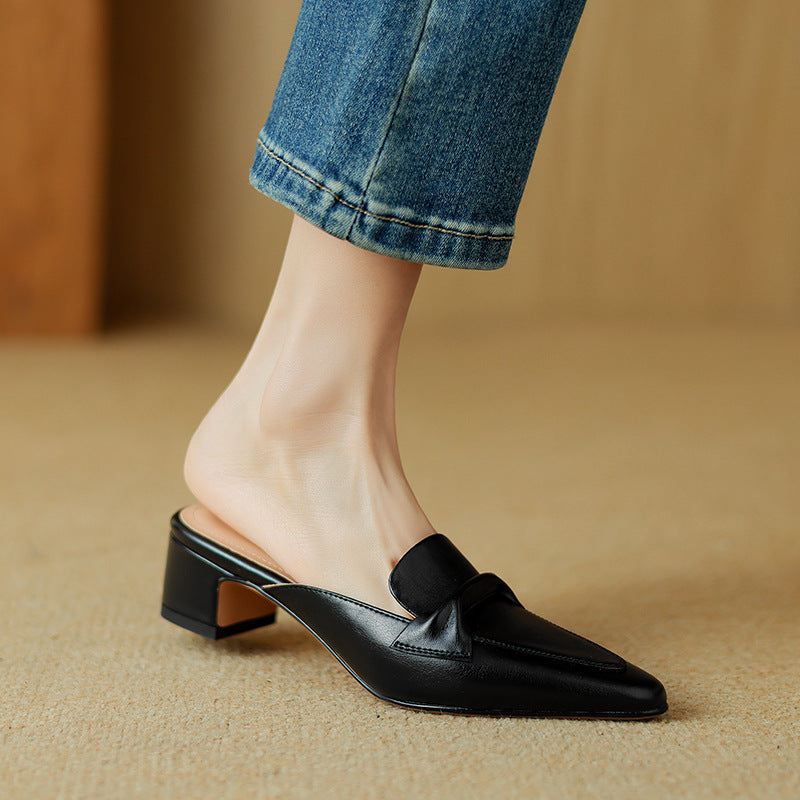 Marloe Spitz zulaufende Leder-Mules