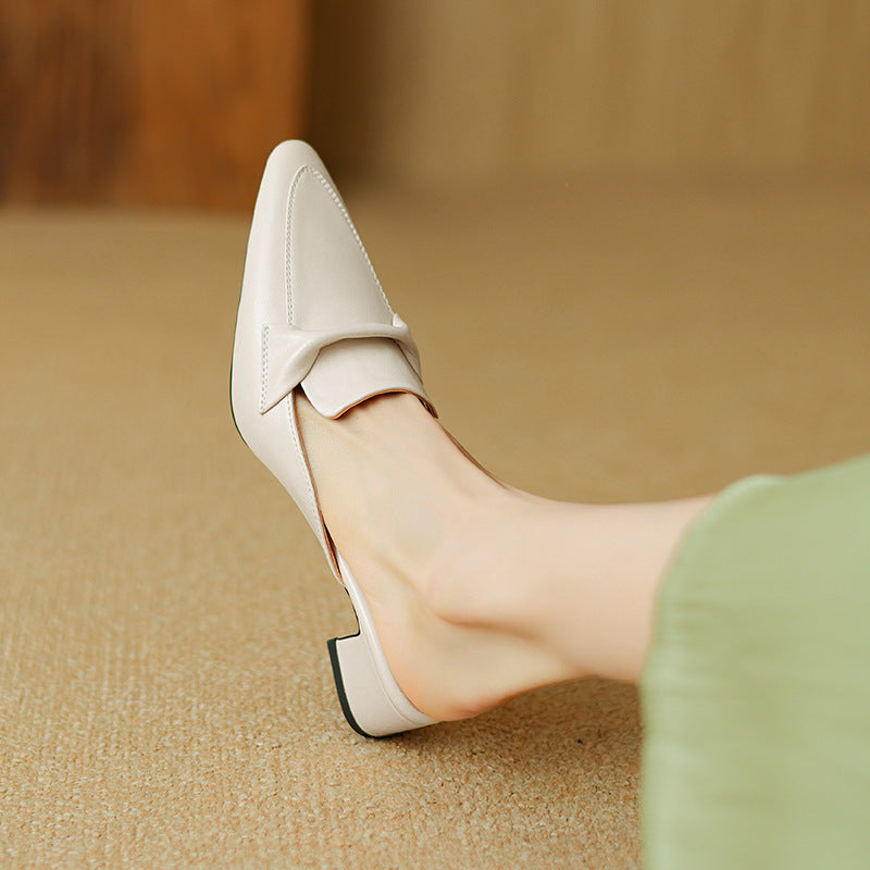 Marloe Spitz zulaufende Leder-Mules