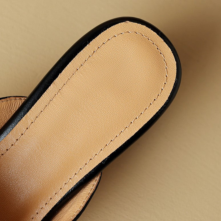 Marloe Spitz zulaufende Leder-Mules
