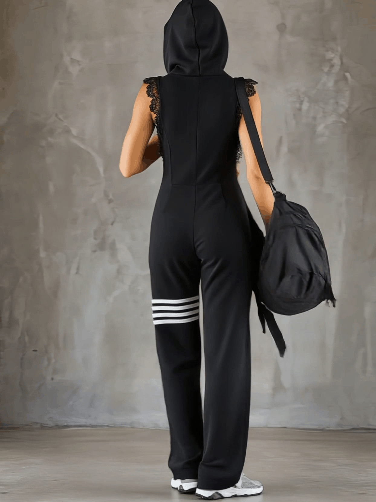 Danielle - Retro Sport-Jumpsuit mit Kapuze und Streifen