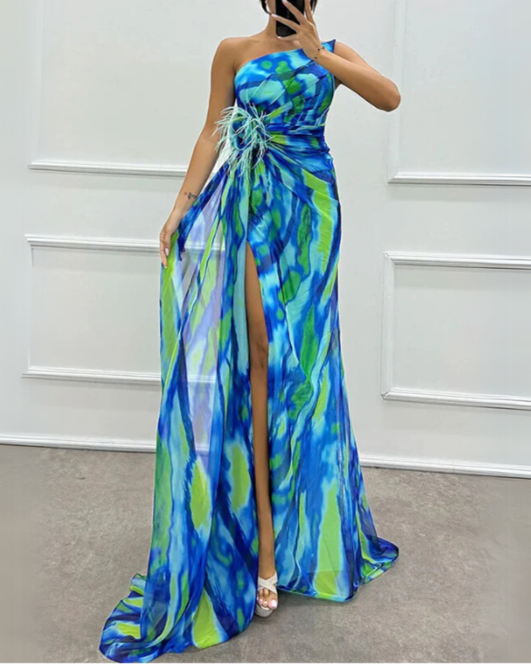 Vibrantes Drapiertes Kleid