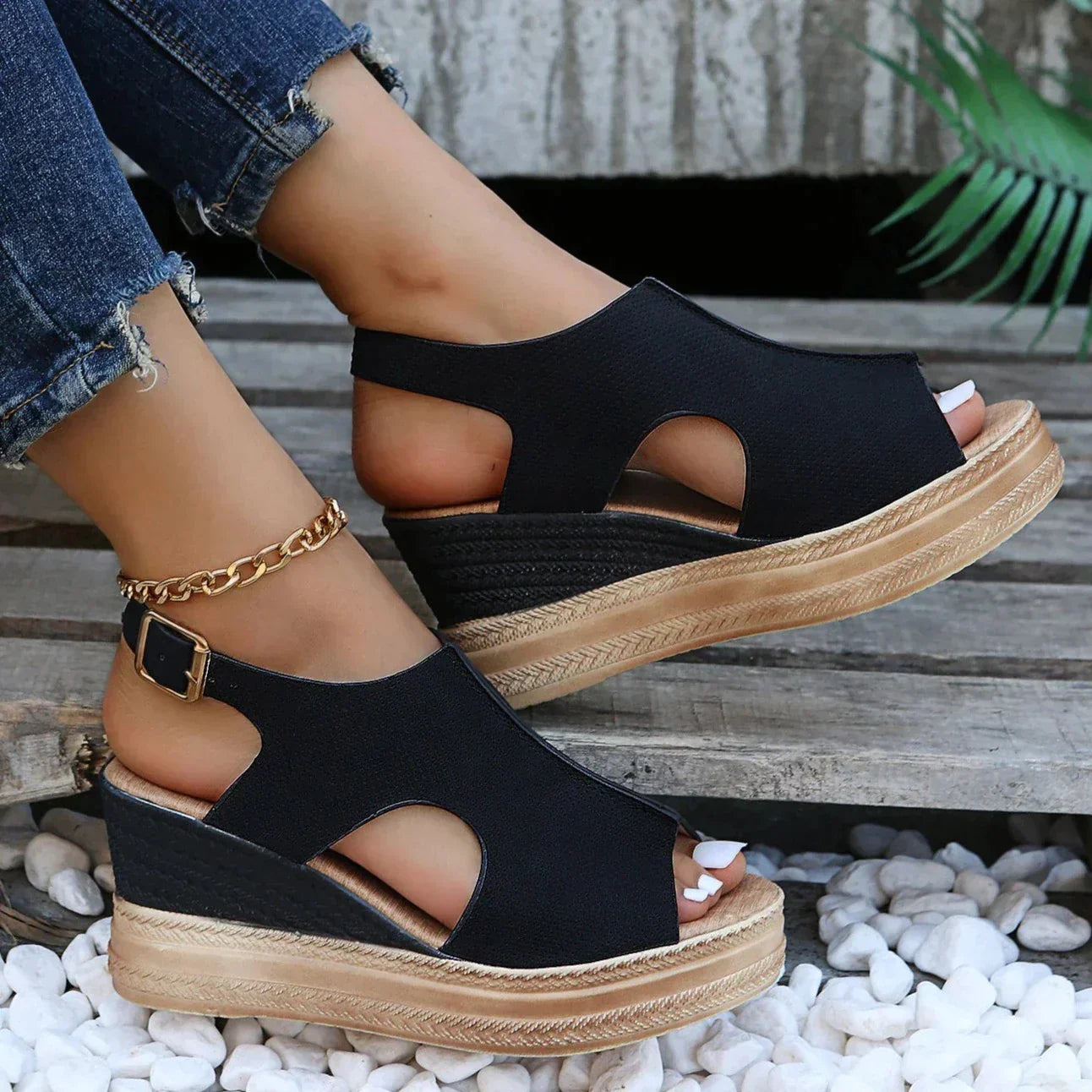 Maeve – Entspannte Keilsandalen