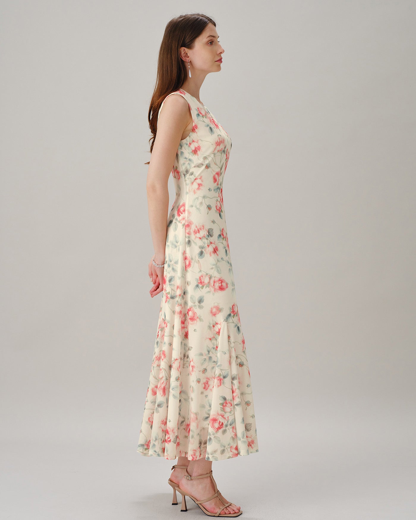 Floral Maxi Dress with Sleeveless Round Neck in Pink
