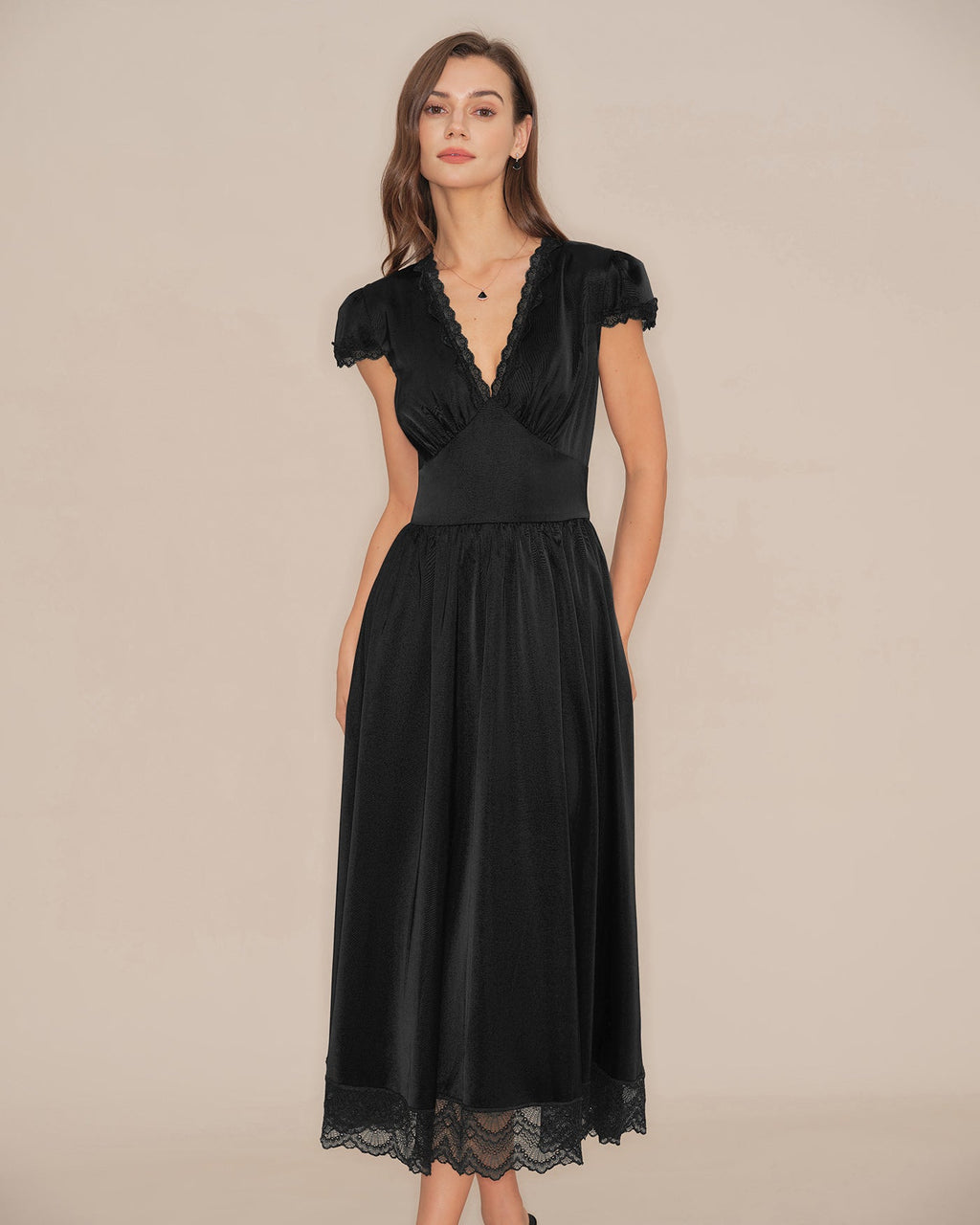 Maxi Dress with Black V-Neck and Lace Puffed Sleeves