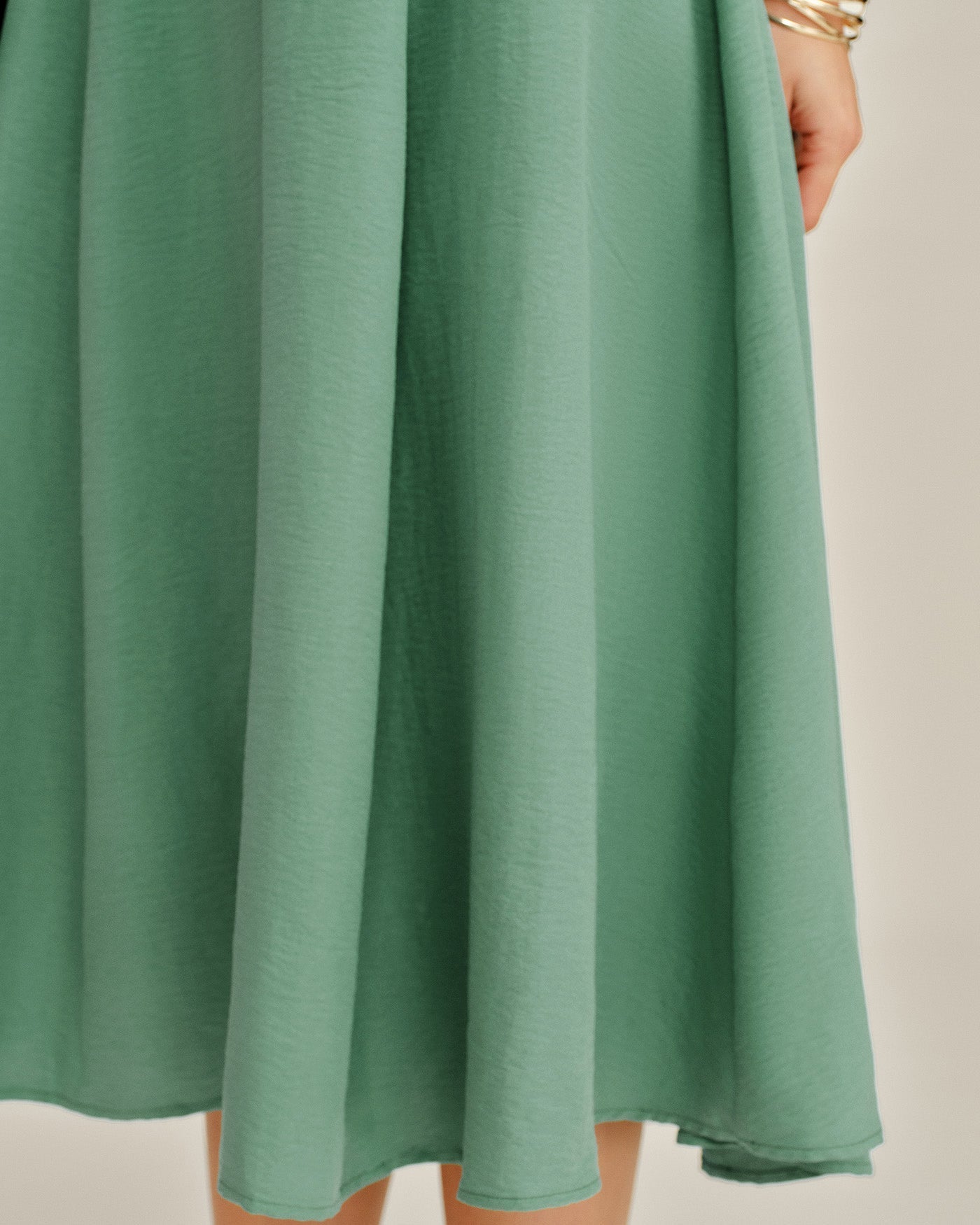 Green Midi Dress with Halter Neck and Button Pockets
