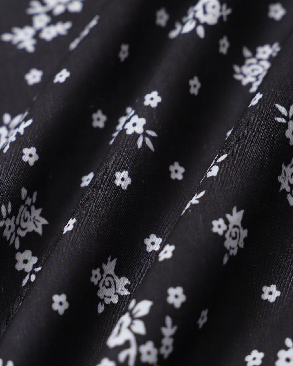 Floral Print Scoop Neck Blouse in Black