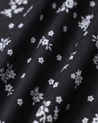 Floral Print Scoop Neck Blouse in Black