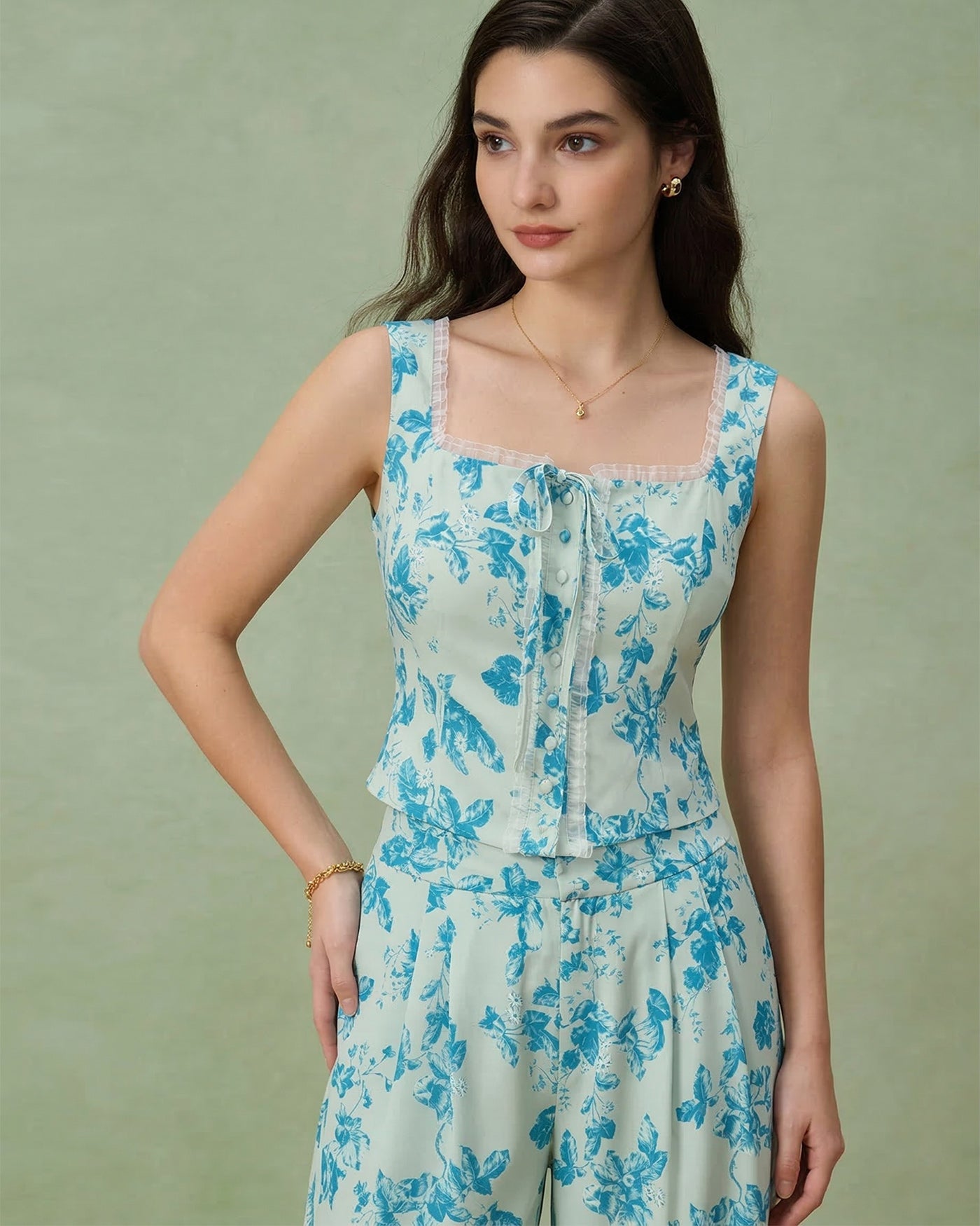 Floral Print Square Neck Tank Top in Blue